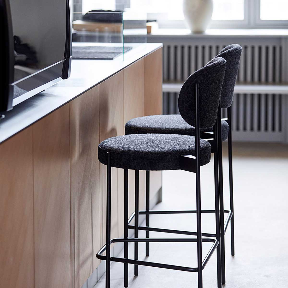 product-color-Struttura Nera/Kvadrat Hallingdal 180, Black Structure/Kvadrat Hallingdal 180