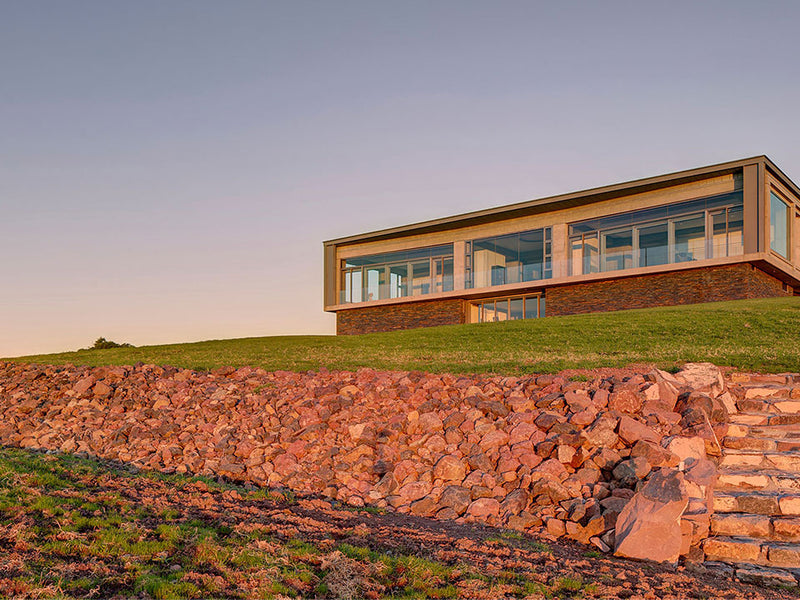 A villa inspired by the horizon