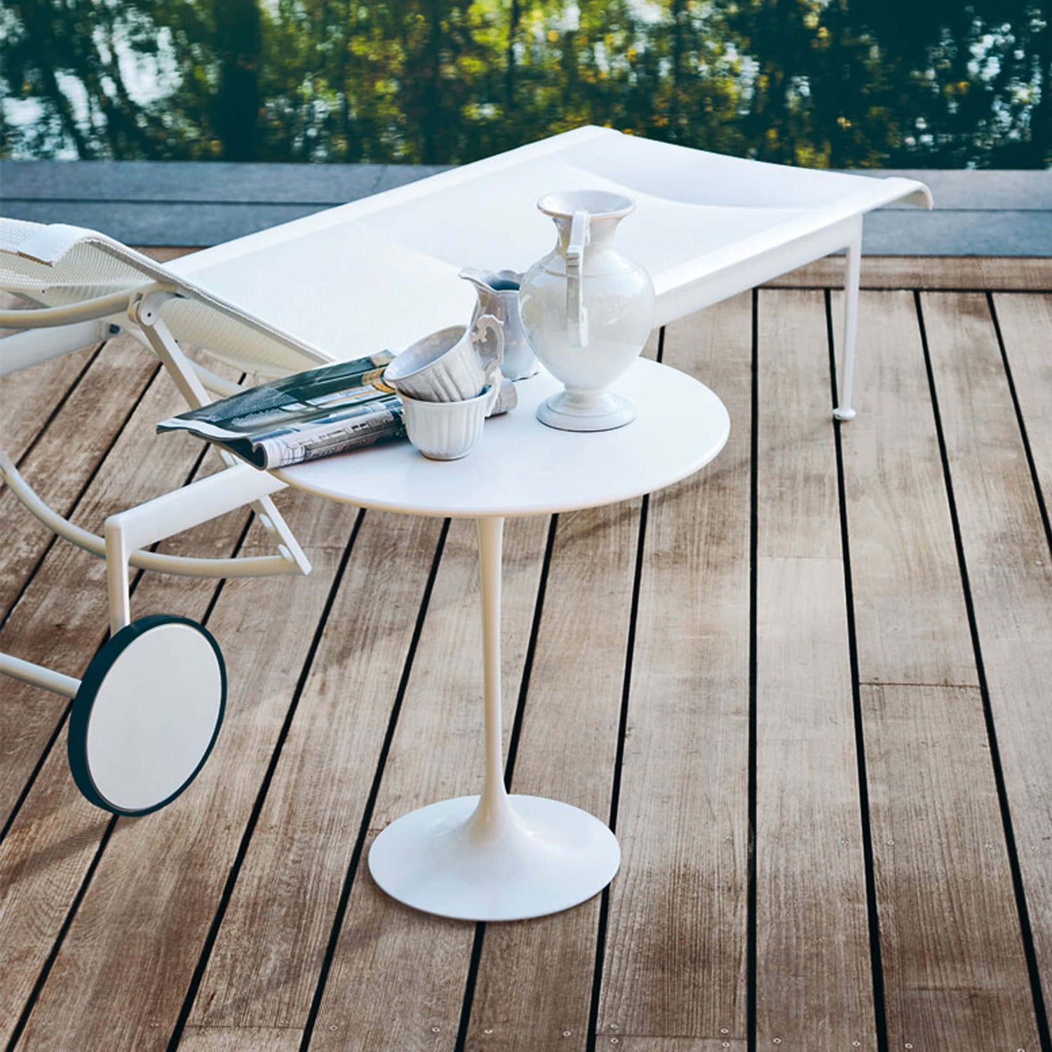 product-color-Saarinen Side Table Outdoor